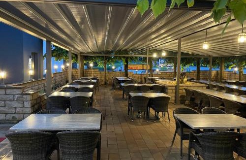 Wenden Apartamento | LIGHTPLACE Große Unterkunft 3 Schlafzimmer Boxspring Smart TV Biergarten Restaurant