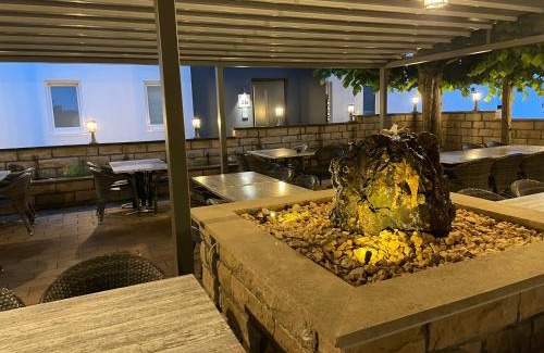 Wenden Apartamento | LIGHTPLACE Große Unterkunft 3 Schlafzimmer Boxspring Smart TV Biergarten Restaurant