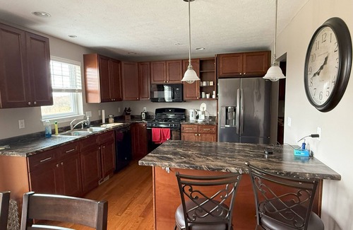 Beaver Falls Casa | Like new Cozy townhome with home office in Beaver Falls, near Pittsburgh