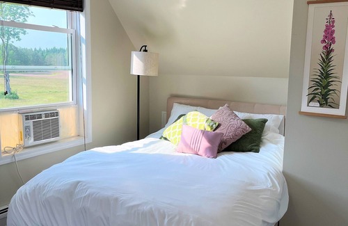 Ithaca Casa | Like new house - 5 min. to Cornell on tranquil 21 acres - ski trails, wildlife!
