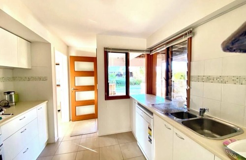 Mullumbimby Apartamento | Like new, lovely Apartment.Plenty of light and walk to Town.