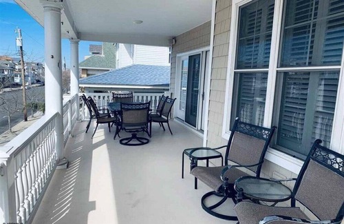North End Condominio | Like New Luxurious North End Cottage Beach Block