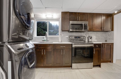 District of North Vancouver Apartamento | Like new Suite with full kitchen and private bath