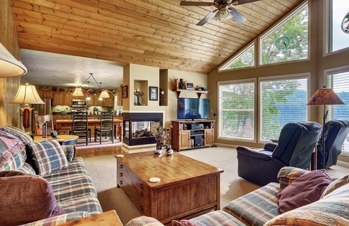 Cullowhee Casa | Like to sit back, relax & enjoy the lake? Come stay at Lakeside today!!