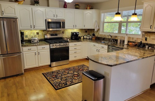 Cullowhee Casa | Like to sit back, relax & enjoy the lake? Come stay at Lakeside today!!