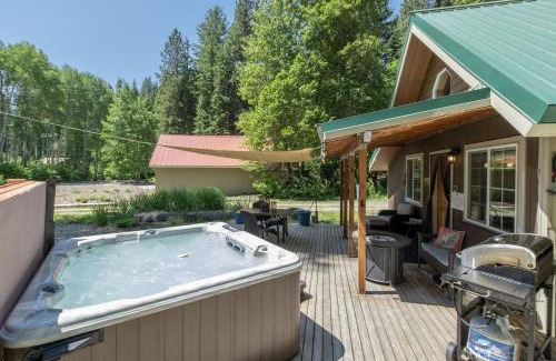 Ardenvoir Cabina | Lil Bigfoot Chalet by NW Comfy Cabins