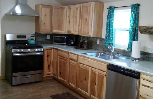 Dubois Cabina | Lil' Cabin on the Wind River - newly renovated, in town location!