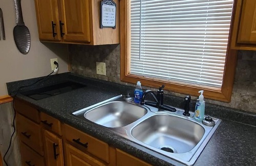 Big Sandy Cabina | Lil Cabin w/ Hot Tub in Private Fenced in Area. Near KY Lake