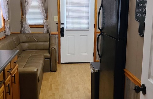 Big Sandy Cabina | Lil Cabin w/ Hot Tub in Private Fenced in Area. Near KY Lake