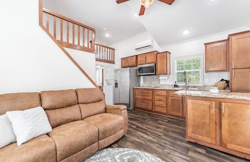 Siloam Springs Cabaña | Lil' Cottage in the Woods