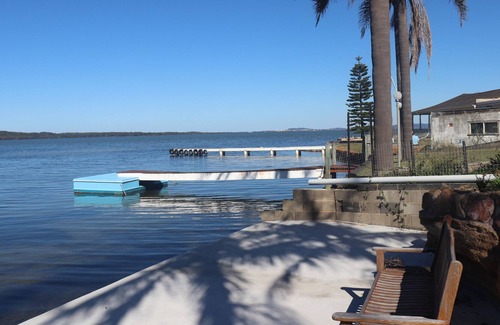 Toukley Casa | 'Lil Haven' Un apacible dúplex frente al mar de 3 dormitorios a 1 hora de Sydney