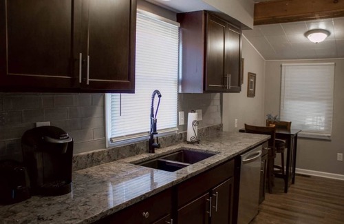 Akron Casa | Lil' Lake House - Dog and Family Friendly, 2 BR
