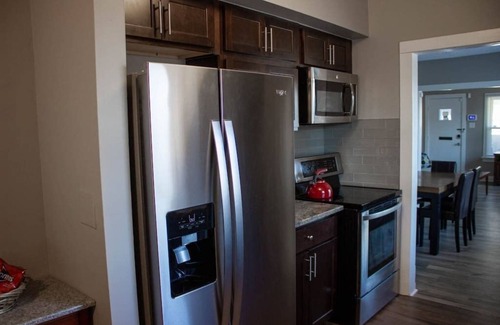 Akron Casa | Lil' Lake House - Dog and Family Friendly, 2 BR