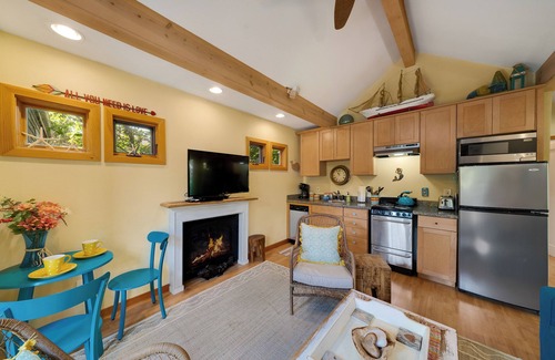 Manzanita Casa | Lil Love Shack-30+stay. Adorable beach house 1 1/2 blocks to beach, Dog ok