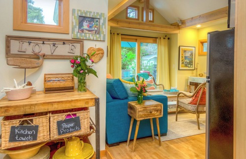 Manzanita Casa | Lil Love Shack-30+stay. Adorable beach house 1 1/2 blocks to beach, Dog ok