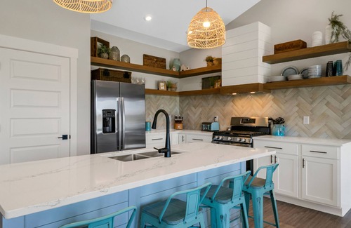 Canadian Lakes Casa | Lil' Nauti: A Splash of Luxury for Your Summer Escape