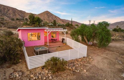 Morongo Valley Casa | Lil Pink - Million Dollar Views on 2 acres!