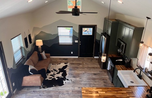 Lake George Cabina | Lil' White Buffalo - Tiny Lakehouse Glamping Cabin + RV Hookup