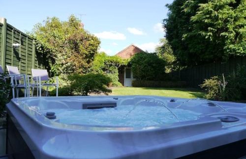 Aston Cantlow Casa | Lilac Cottage -Sleeps 6 -HOT TUB