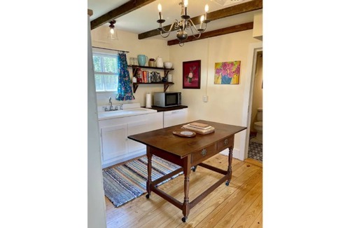 Norwood Casa | Lilac Cottage - Sleeps 8