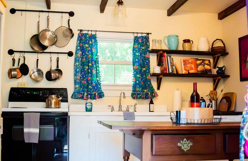 Norwood Casa | Lilac Cottage - Sleeps 8