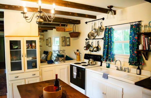 Norwood Casa | Lilac Cottage - Sleeps 8