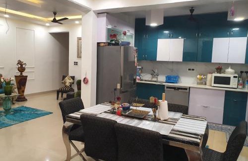 Faridabad Casa | Lilac room,