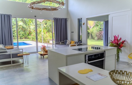 Cahuita Casa | Lilan Nature, Casa Moderna N ° 2 con piscina privada, A / C e Internet
