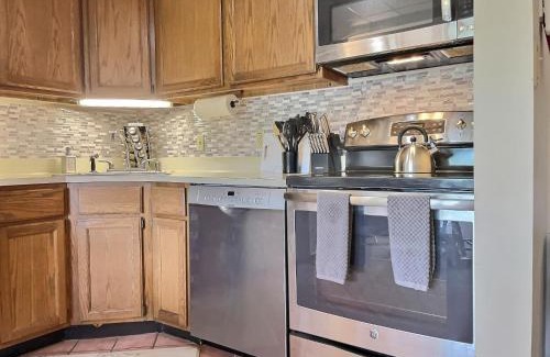 Killington Apartamento | LilBear- AC, Pool, Sauna, Hot Tub, Near Resort