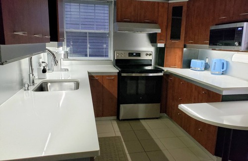 Chicoutimi Casa | LiLi Rose, entire house, 4 bedrooms, 2 bathrooms, downtown
