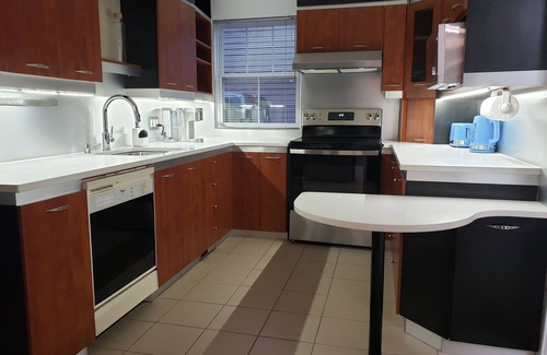 Chicoutimi Casa | LiLi Rose, entire house, 4 bedrooms, 2 bathrooms, downtown