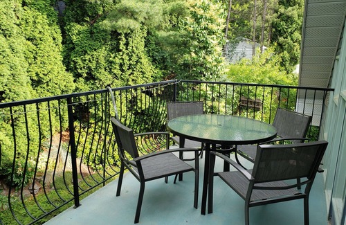Chicoutimi Casa | LiLi Rose, entire house, 4 bedrooms, 2 bathrooms, downtown