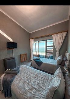 Dana Bay Cama Y Desayuno | Lilies & Leopards
