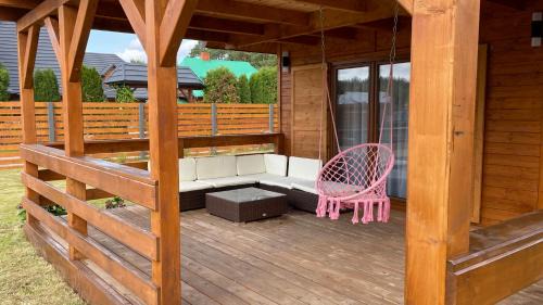 Płaska Casa | Liliowy Domek