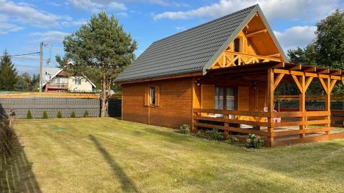 Płaska Casa | Liliowy Domek