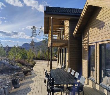 Kviteseid Casa | Lillelørdag Hytte - Stunning Holiday Home with Sauna