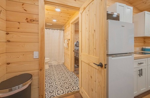 Gumlog Casa | "Lilliputian Hideaway: A Lakeside Dream"