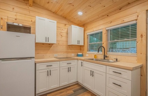 Gumlog Casa | "Lilliputian Hideaway: A Lakeside Dream"