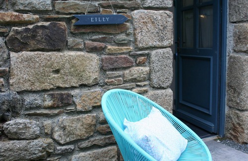 Callac Casa | Lilly, adorable pequeña casa de piedra para 3 personas.