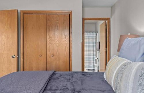 Black Wolf Casa | Lilly Lakeside- Large Tri Level home
