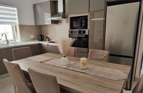 Marsalforn Apartamento | Lilly's sea view apartment
