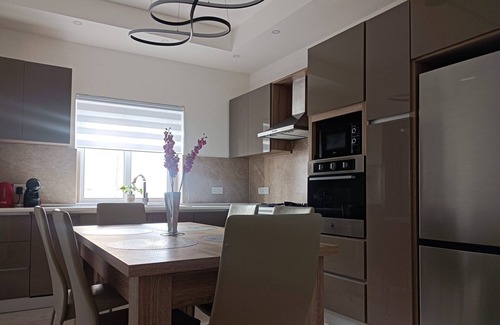 Marsalforn Apartamento | Lilly's sea view apartment