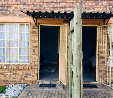 Emalahleni Casa | Lilly Villa Country Lodge