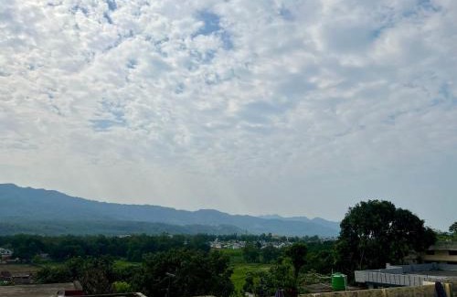 Rishikesh Apartamento | Lily 3BHK by Wabi Sabi Stays with Private Balcony