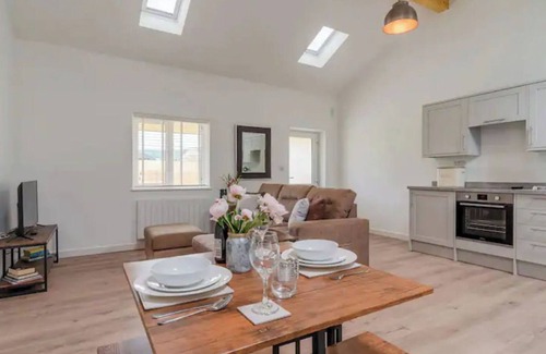 Mangotsfield Casa | Lily Barn, Recently Converted Modern Barn, Cotswolds