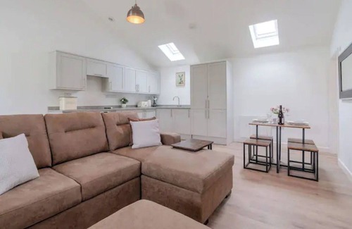 Mangotsfield Casa | Lily Barn, Recently Converted Modern Barn, Cotswolds