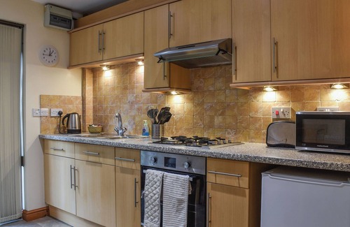 Skewen Cabaña | Lily Cottage - UK40101