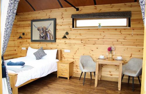 St Harmon Casa | Lily