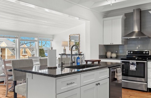 Lake Orion Casa | Lily of the Valley Cottage ~ Cozy Lake Orion Gem