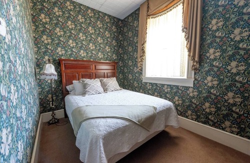 Geneseo Cama Y Desayuno | Lily of the Valley Room - Big Tree Inn
